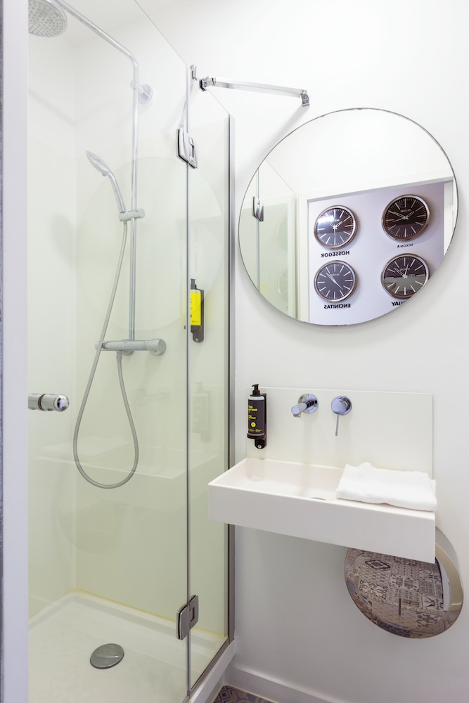 Double bedroom with private Bathroom photo 3