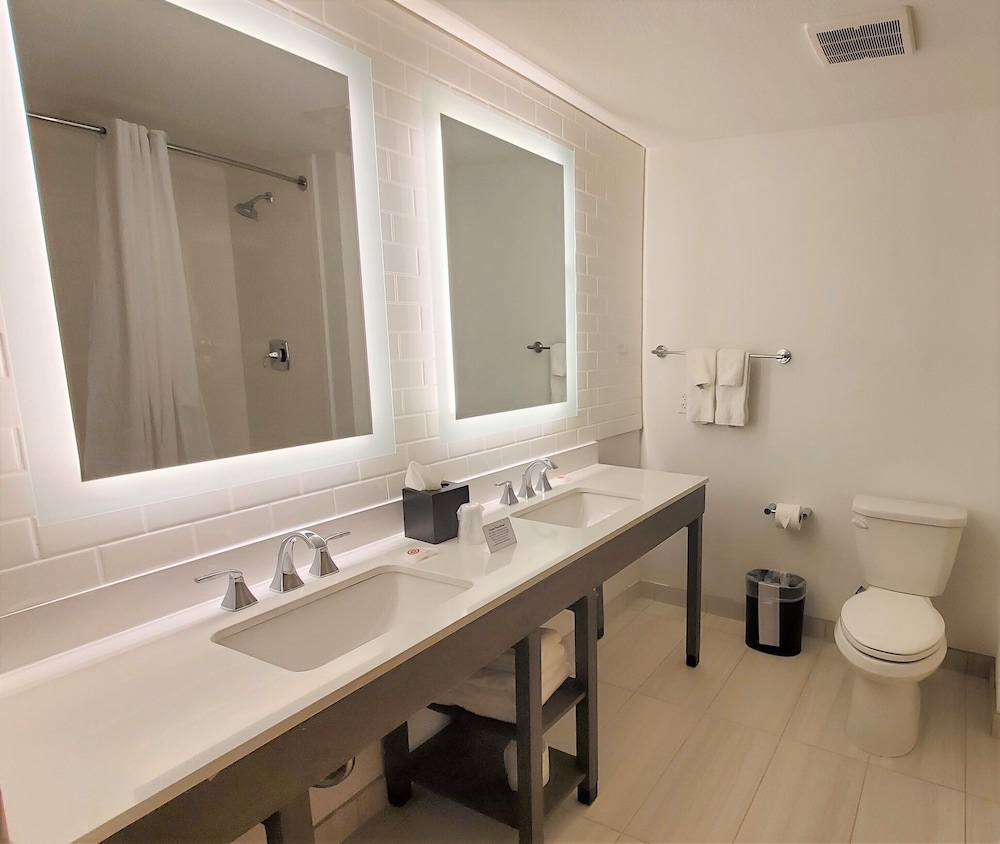 Suite, Multiple Beds, Non Smoking - Photo 5