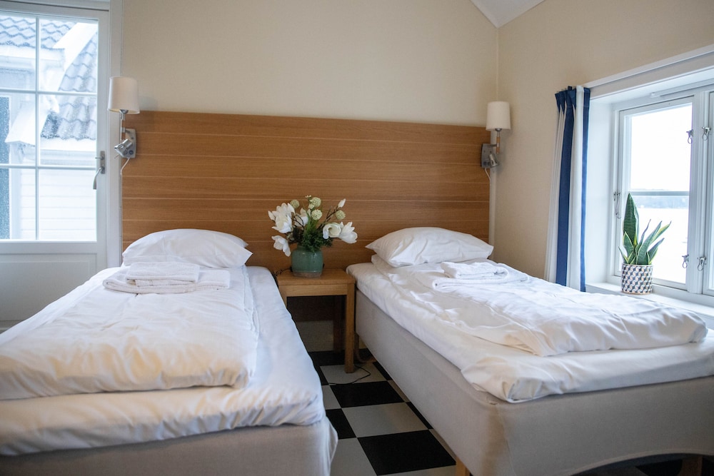 Twin Room, 2 Twin Beds, Non Smoking, Sea View photo 3