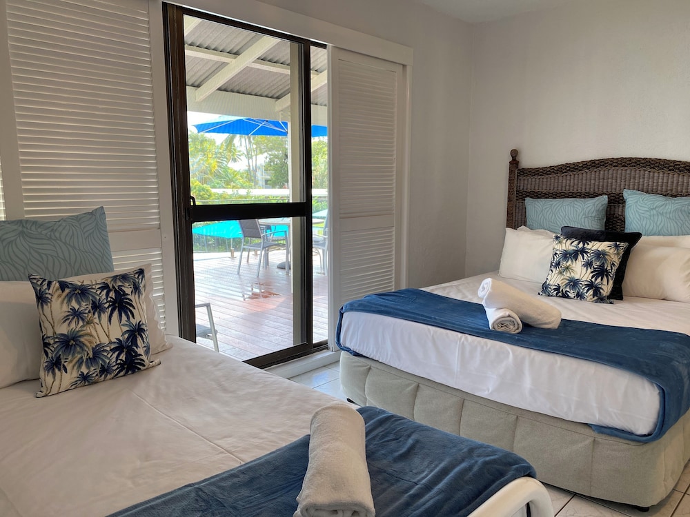 Comfort Townhome, 2 Bedrooms, Beachfront photo 2