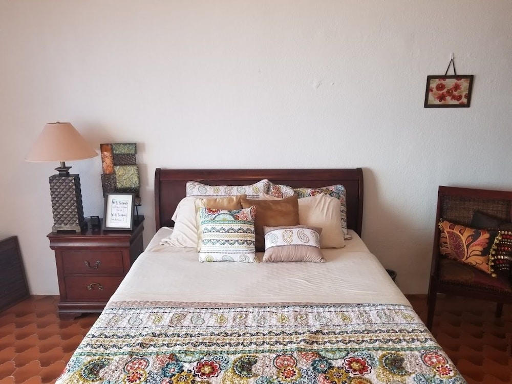 Luxury Suite, 1 King Bed, Non Smoking, Beach View photo 1