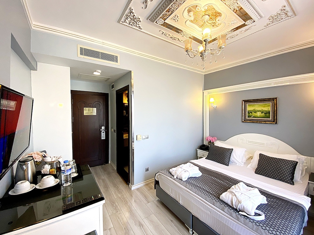 Superior Single Room, 1 Double Bed, Balcony, City View photo 3