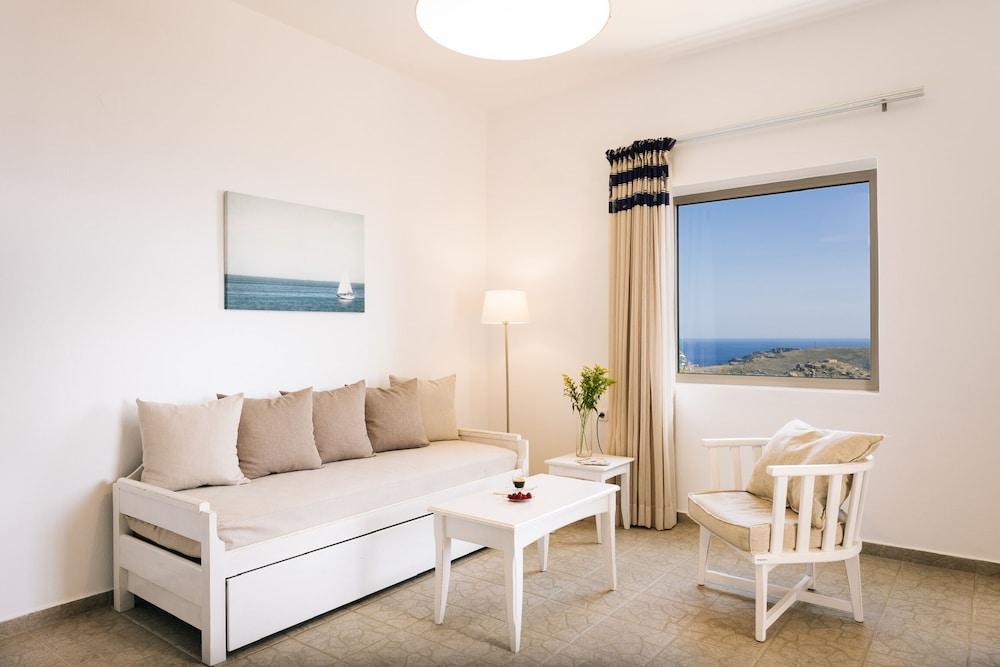 Suite, 1 Bedroom, Sea View - Photo 2