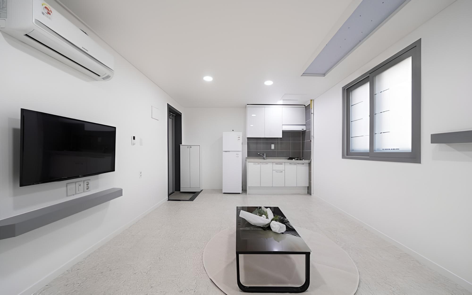 Room (8 pyeong ondol room 12 (free use of o)
