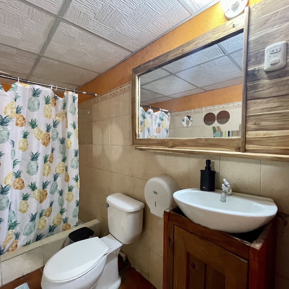 Panoramic Chalet, 3 Bedrooms, Ocean View, Beachside photo 3