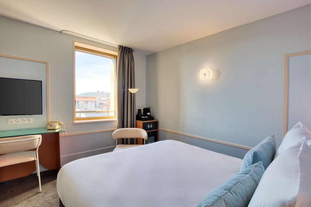 Classic Room, 1 Queen Bed, Non Smoking - Photo 4