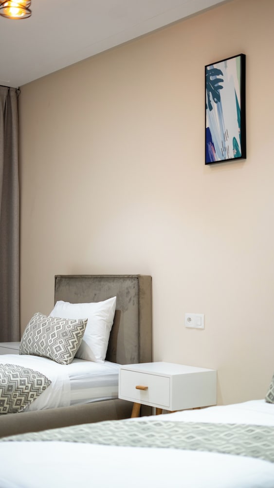 Senior Suite, City View