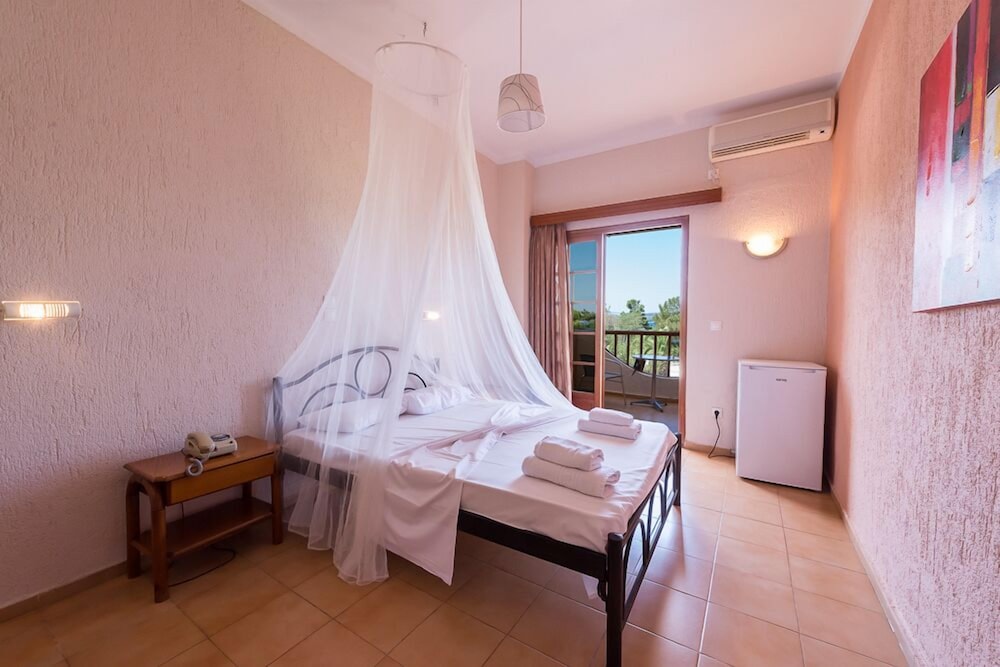 Standard Room, Partial Sea View photo 2