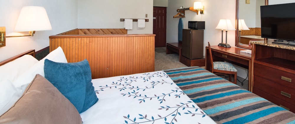 Queen with Whirlpool, balcony suite