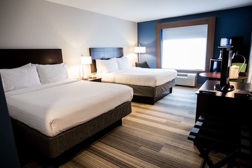 Standard Room, 2 Double Beds, Accessible (Roll-In Shower) - Photo 2