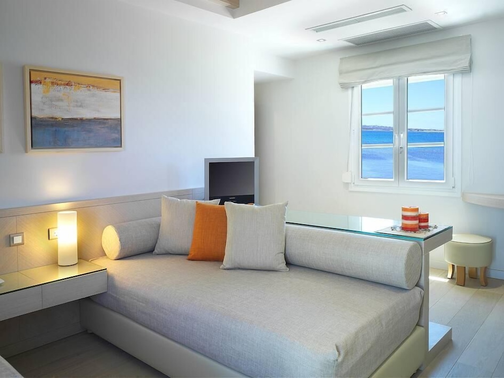 Suite, One Bedroom (2-4 adults) photo 3