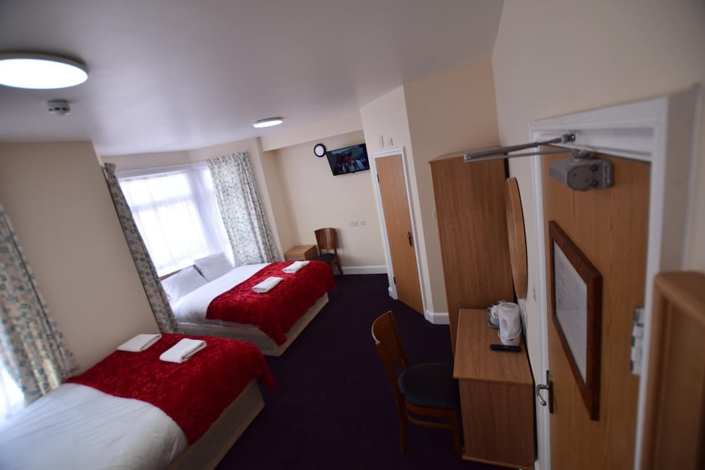 Basic Quadruple Room photo 2
