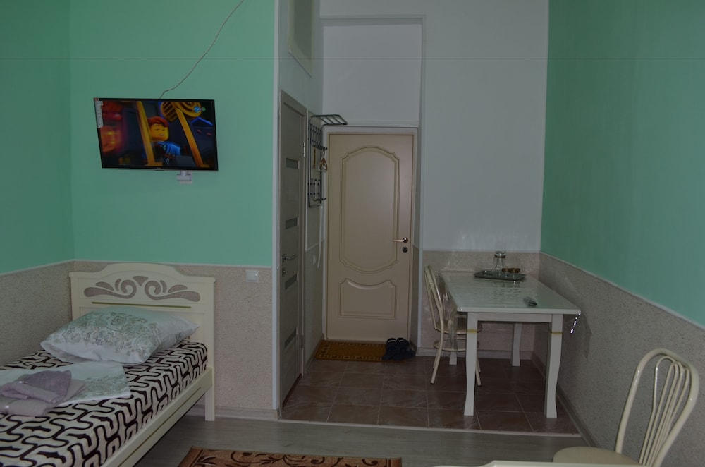 Basic Triple Room, City View photo 3