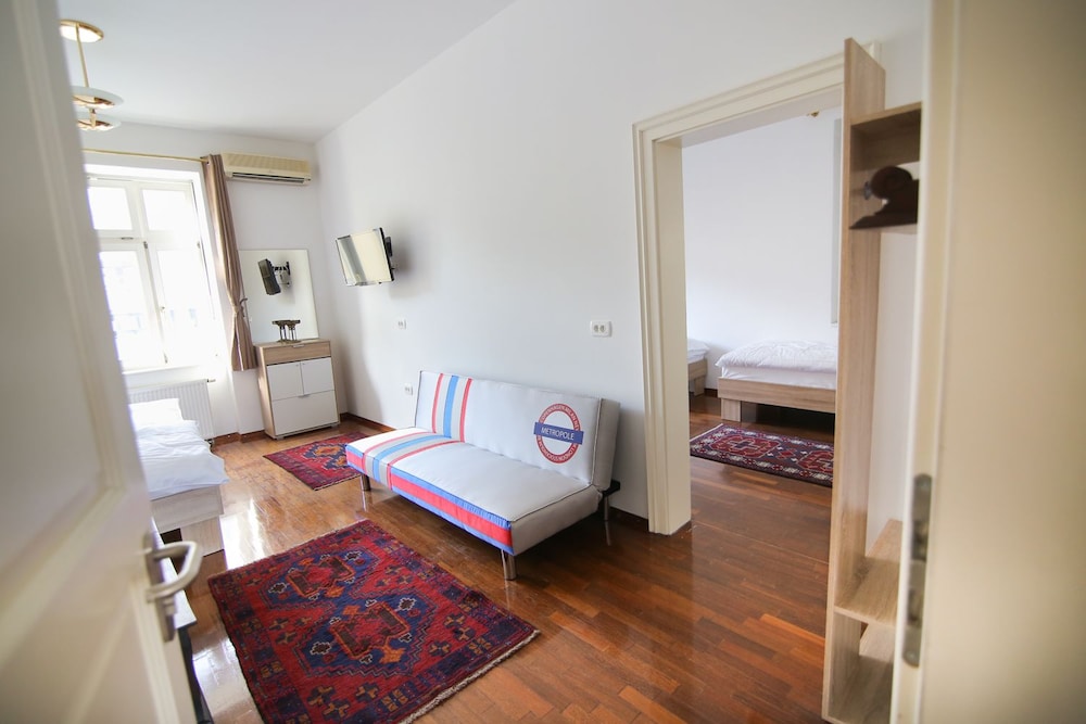 Triple Room, Multiple Beds, Non Smoking photo 1