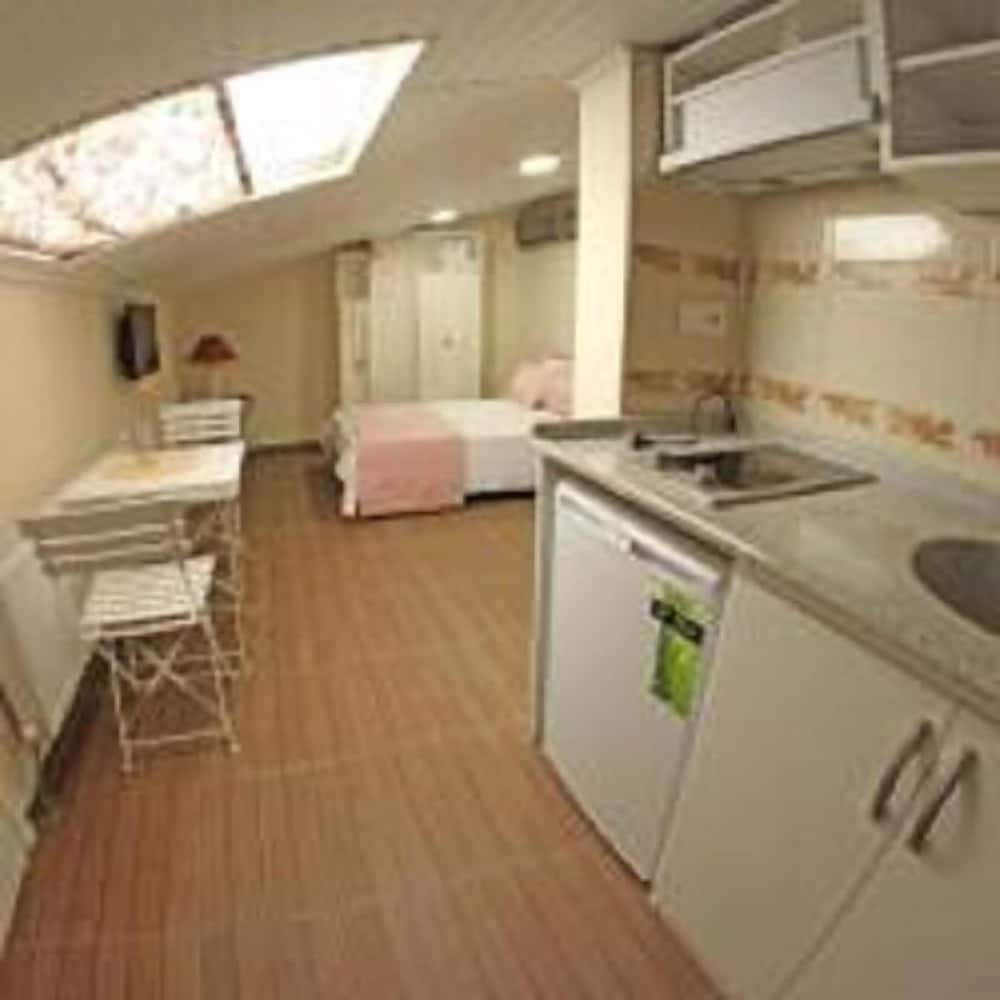 Deluxe Triple Room, Multiple Beds, Sea View photo 3