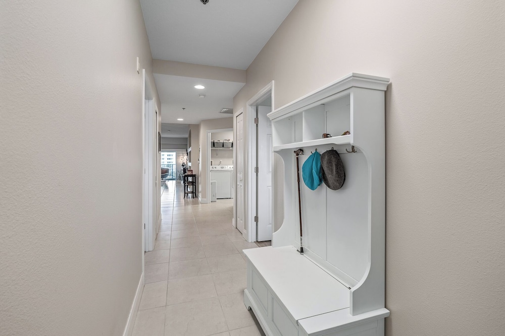Sunny 3BR Condo Steps to Beach Pool NSB FL, 사진 5