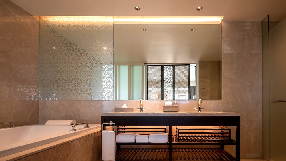 Suite, 1 Bedroom, Club Lounge Access (Hua Hin) - Photo 5