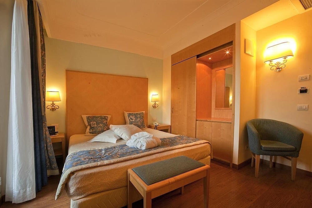 Basic Triple Room photo 3