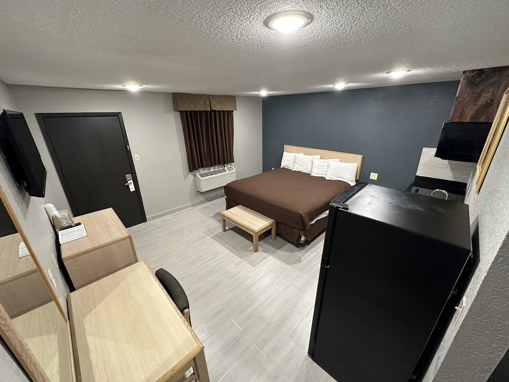 Executive Room, 1 King Bed, Non Smoking, Kitchenette photo 1