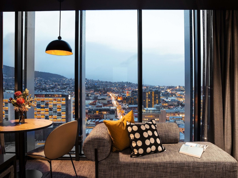 Suite, City View