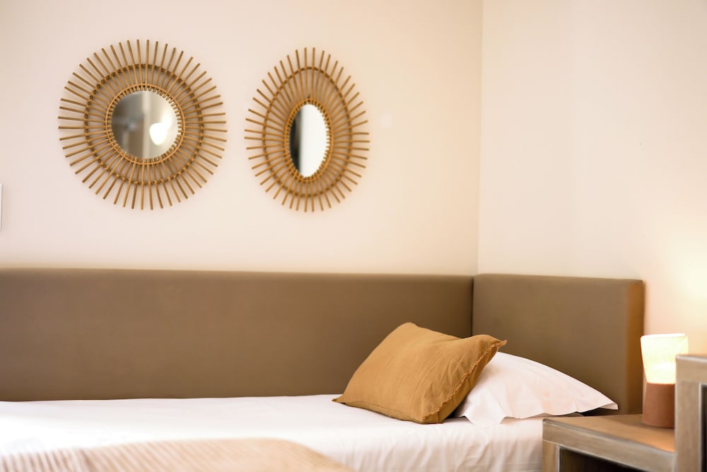Comfort Triple Room (Patio) - Photo 6