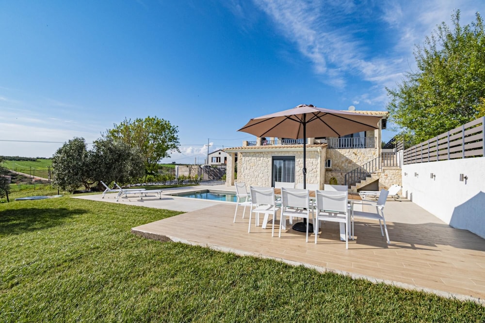 Villa photo 2