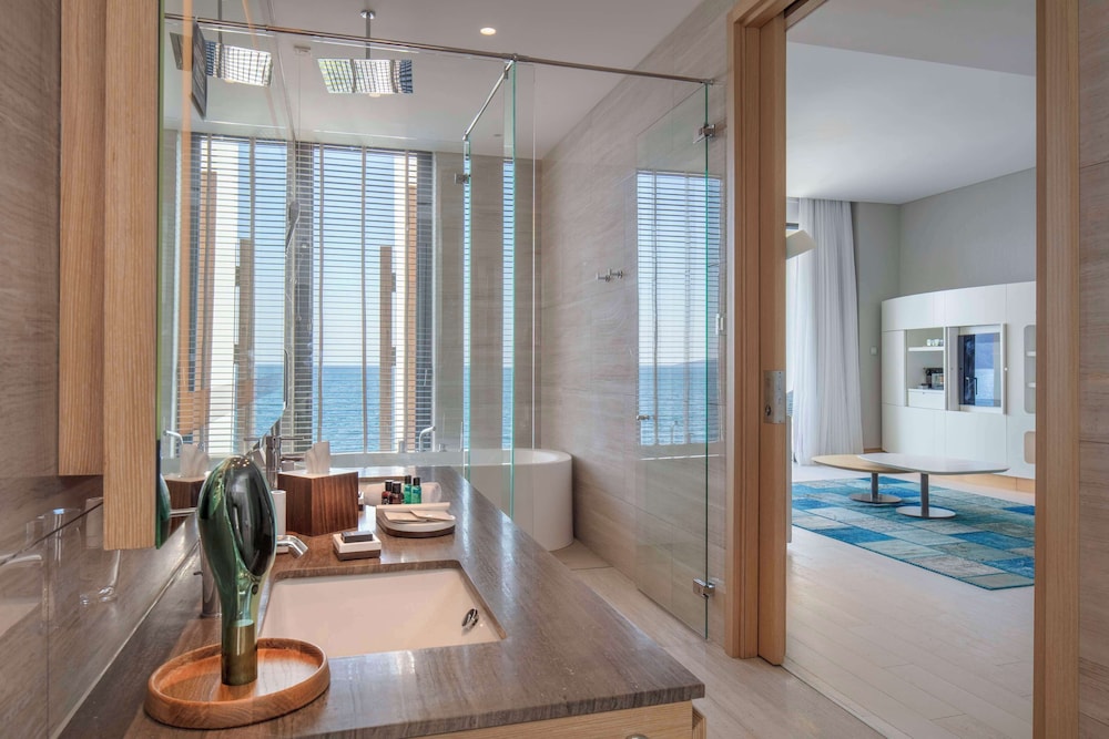 Junior Suite, 1 King Bed, Balcony