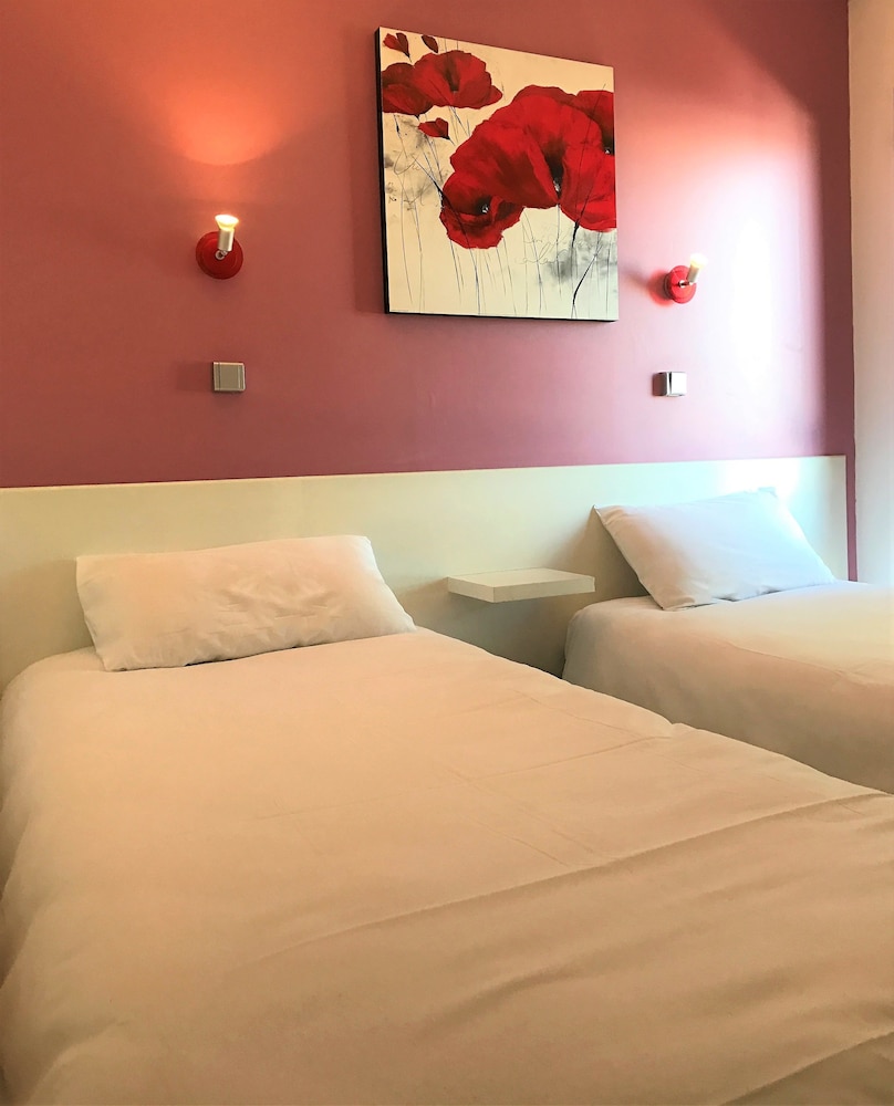 Twin Room - Photo 2