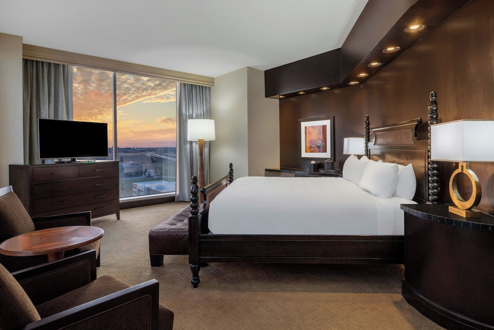 Presidential Suite, 1 King Bed, Balcony photo 2