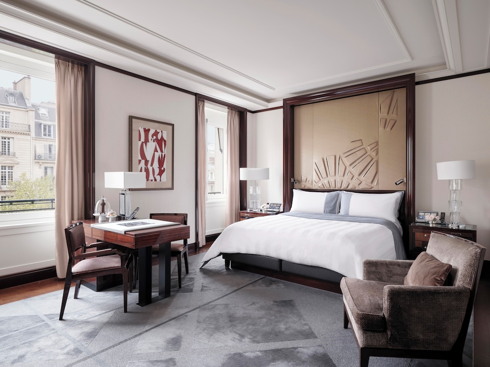 Deluxe Room, 1 King Bed photo 1