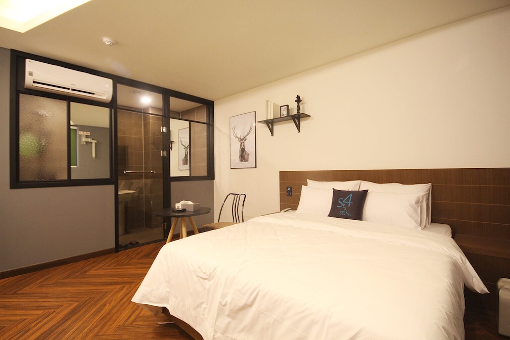 Standard Double Room, Non Smoking - Photo 4