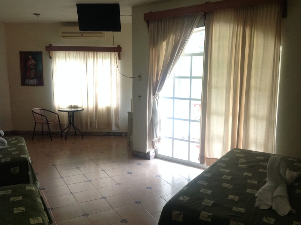 Family Triple Room, 1 Bedroom, River View photo 2