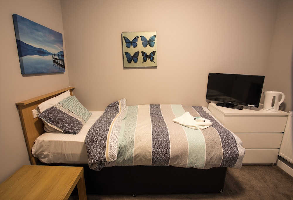 Basic Single Room, Shared Bathroom photo 1