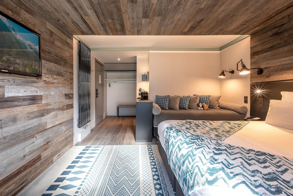 Classic Double Room, City View - Photo 4