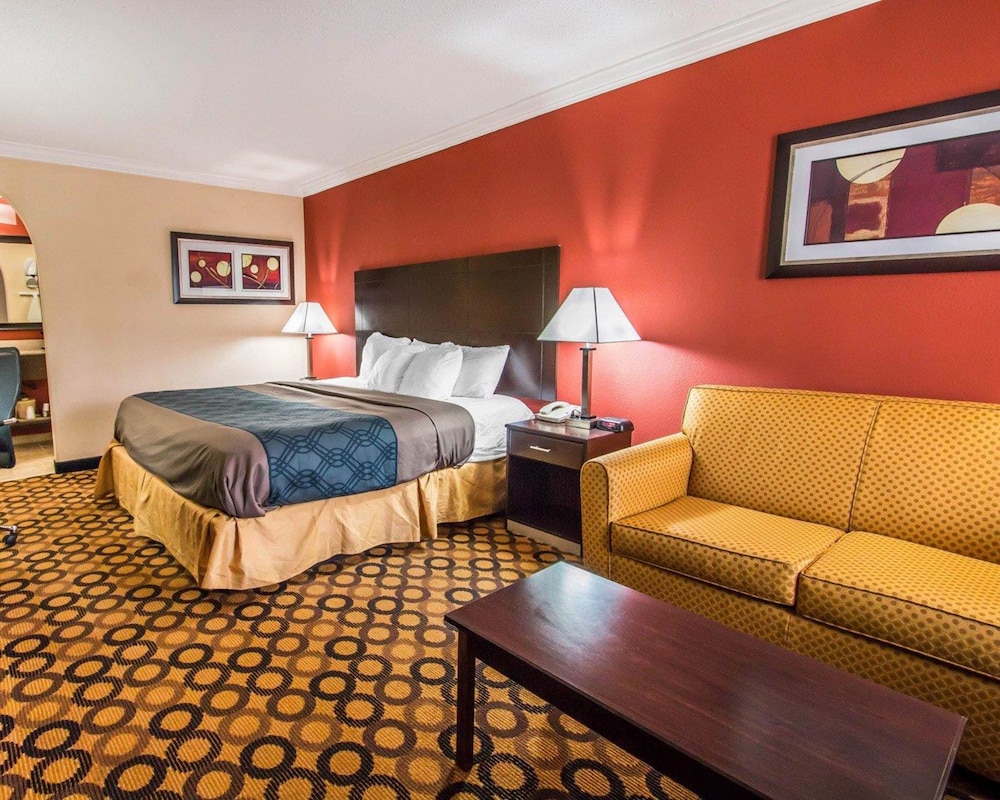 Standard Room, 1 King Bed, Non Smoking - Photo 8