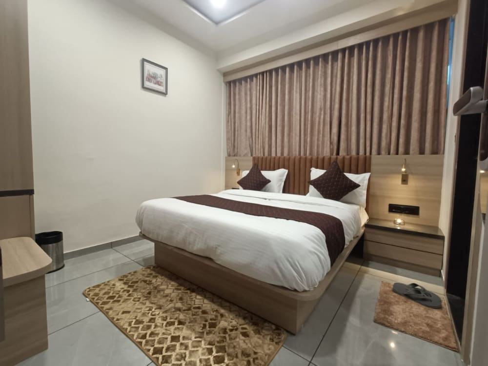 Deluxe Double Room, City View