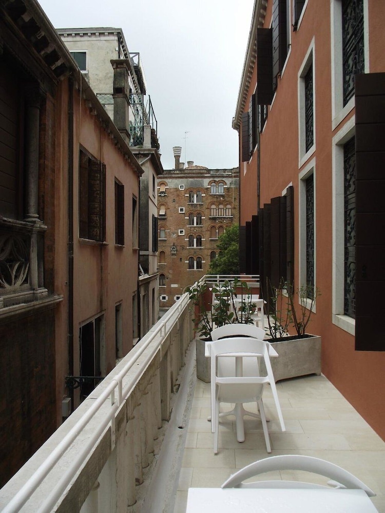 Premium Room (Partial Canal View)