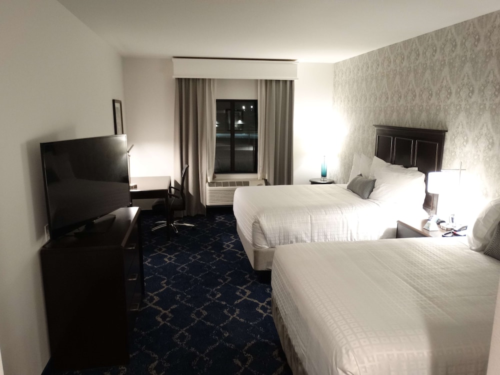 Suite, 2 Queen Beds, Non Smoking, Refrigerator & Microwave