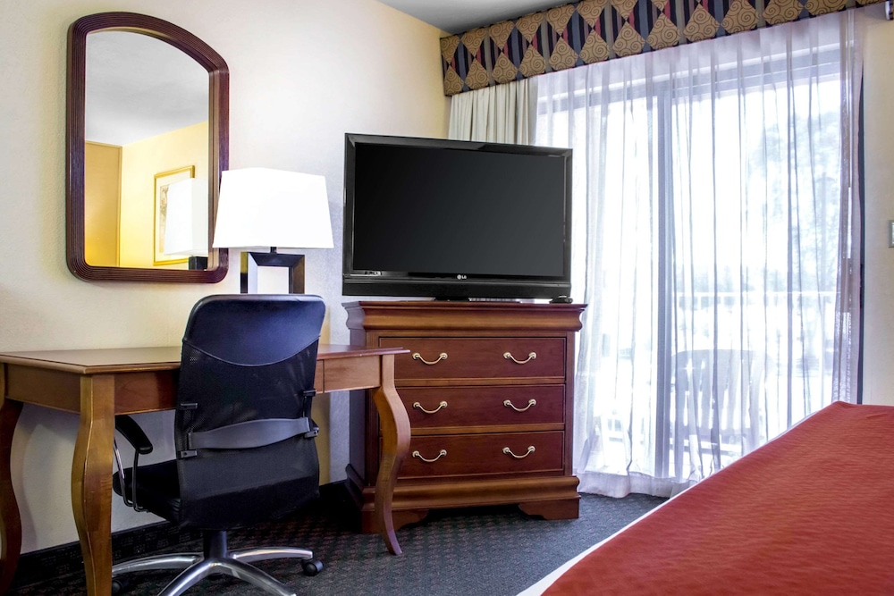 Standard Room, 1 King Bed, Non Smoking, Balcony (2nd floor)