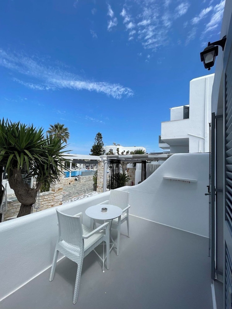 Deluxe Double Room, Pool View photo 2