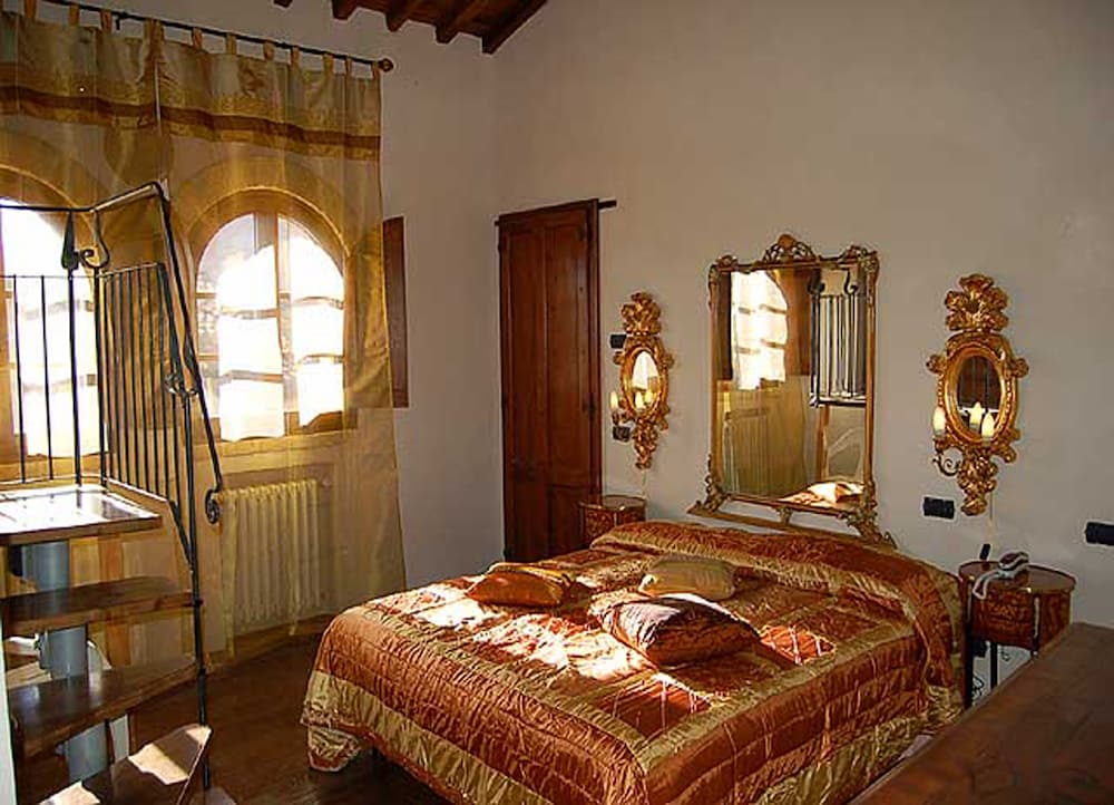 Junior Suite, 1 King Bed, Poolside photo 1