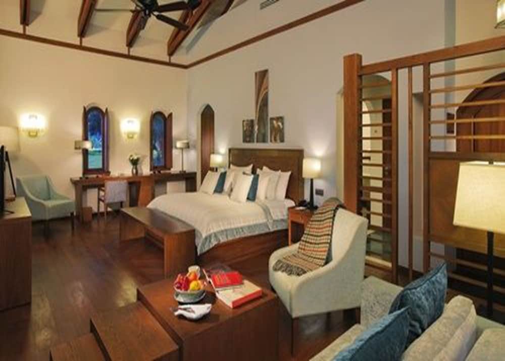 Junior Suite, 1 Bedroom, Non Smoking, Lake View