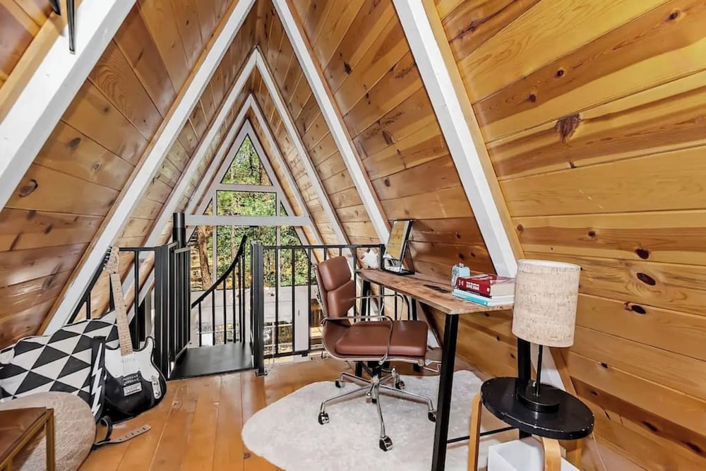 Signature Cabin, 2 Bedrooms, Kitchen, Mountain View photo 3