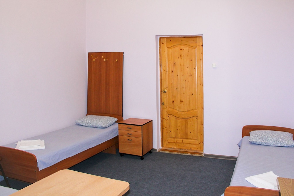 Economy Triple Room photo 3
