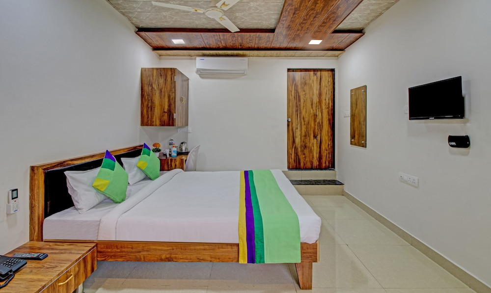 Deluxe Room - Photo 17