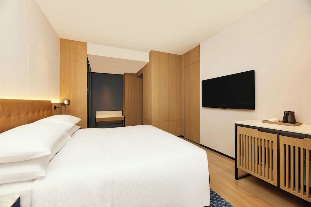 Room, 1 King Bed, City View