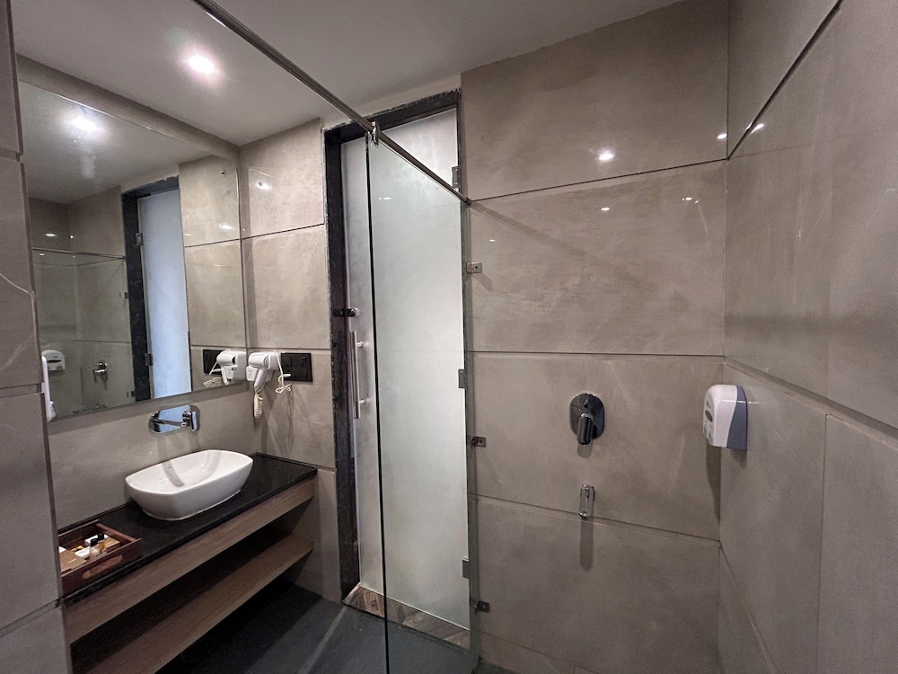 Deluxe Room - Photo 5