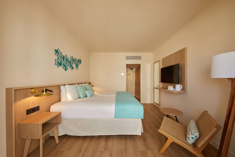 Double Room, Balcony, Partial Sea View - Photo 3