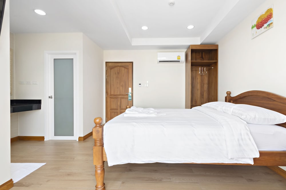 Deluxe Double Bed photo 3