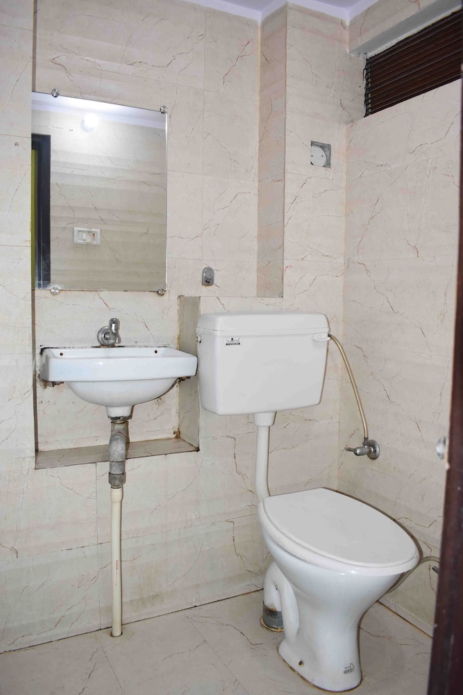 Deluxe Room - Photo 5